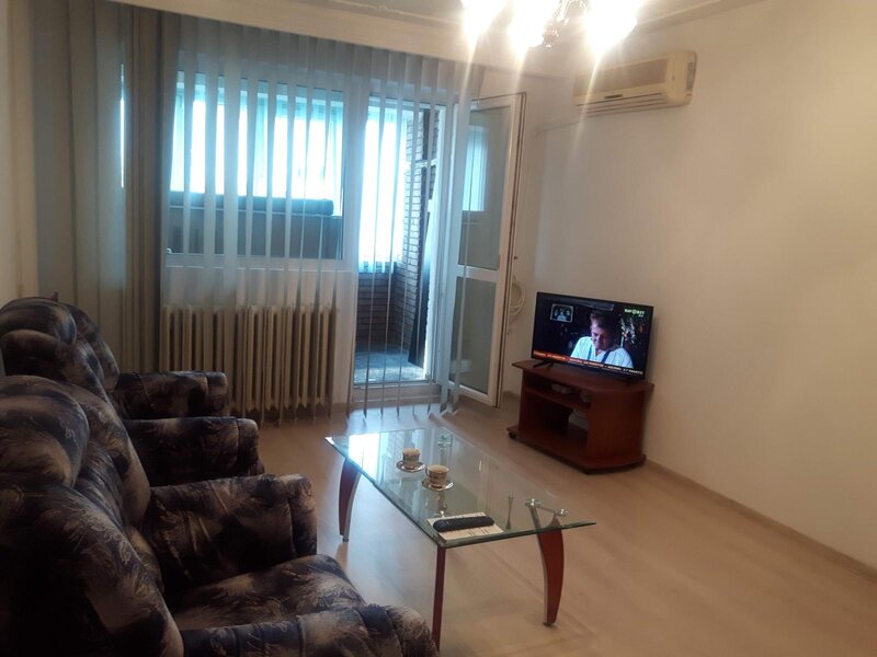 Bd Nicolae Titulescu  2 camere decomandat-bloc amvelopat