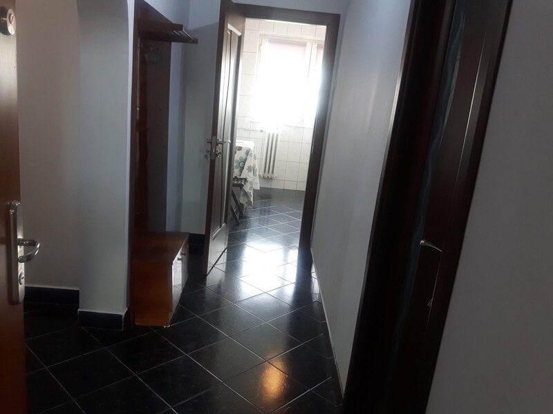 Bd Nicolae Titulescu  2 camere decomandat-bloc amvelopat
