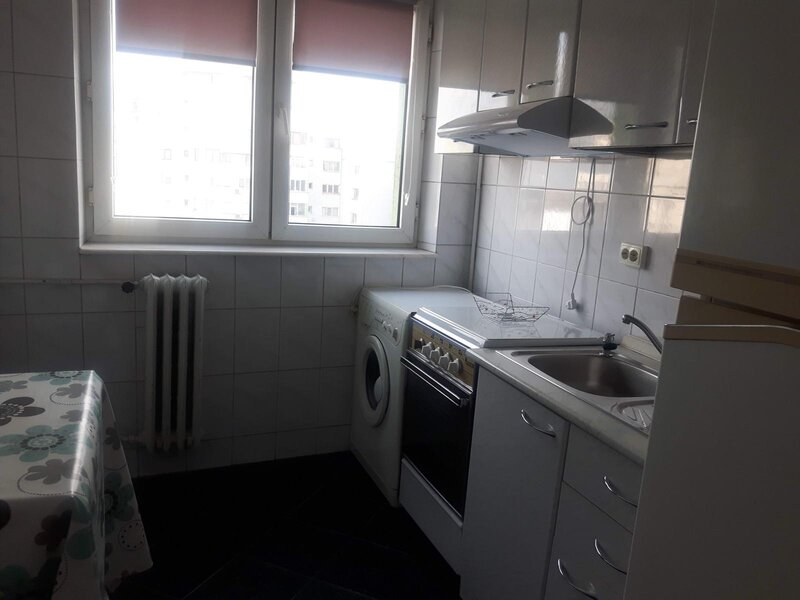 Bd Nicolae Titulescu  2 camere decomandat-bloc amvelopat